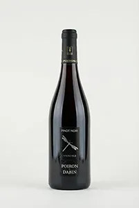 Bouteille de vin en packshot sur fond blanc minimaliste