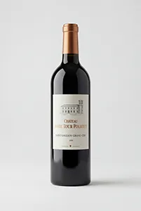 Bouteille de vin sur fond clair en style packshot