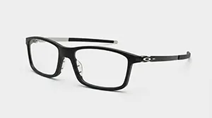 Lunettes de vue noires en packshot sur fond neutre