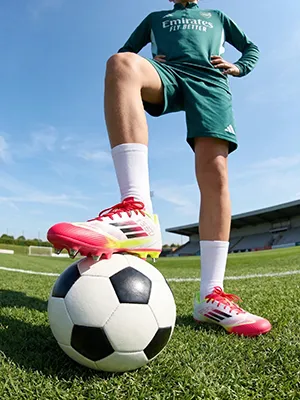 Photo produit d'ambiance football - Réalisée avec le Studio Photo IA